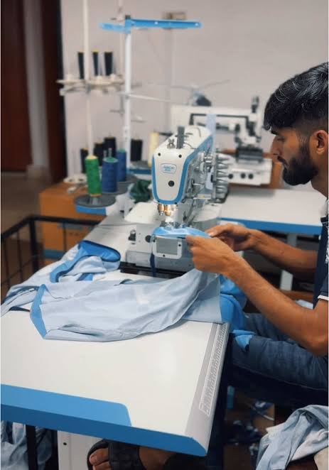 Reinforced Collar, Armhole & Elastic Seam Craftsmanship